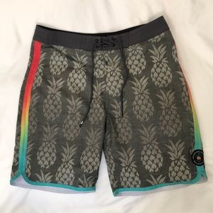 🔥Rip Curl Mirage scalloped board shorts (pineapple pattern, rainbow seams)